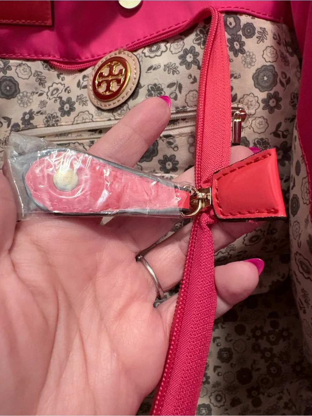 Tory Burch Pink Ella Tote Bag with Orangish color accents and Logo Medallion 🩷🧡